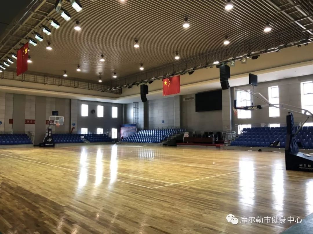 羽毛球场地木地板好吗_运动木地板室内篮球羽毛球场_羽毛球场地运动地板